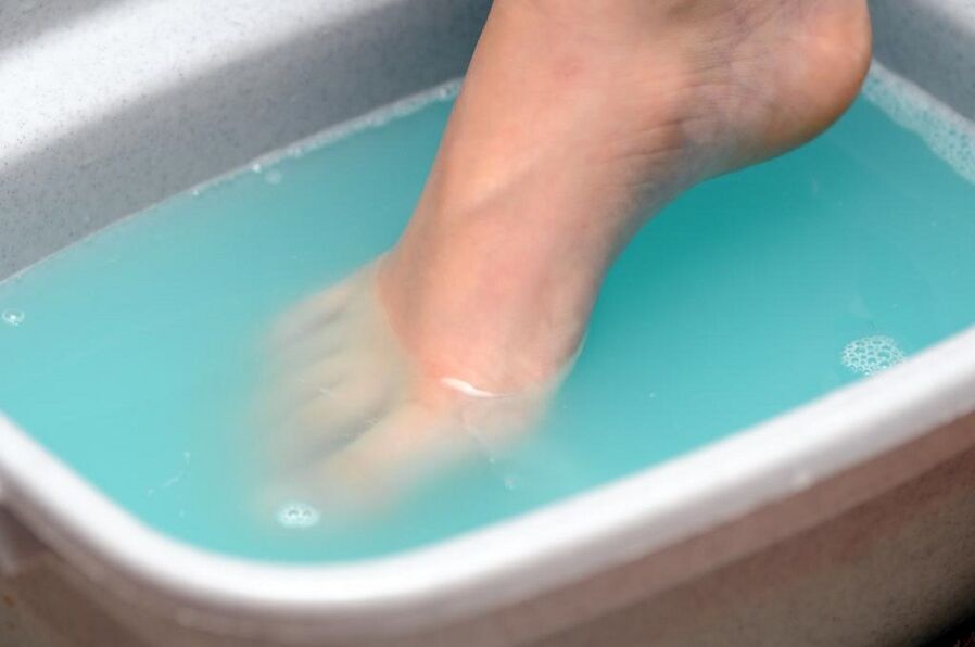 Baths to Treat Foot Fungus
